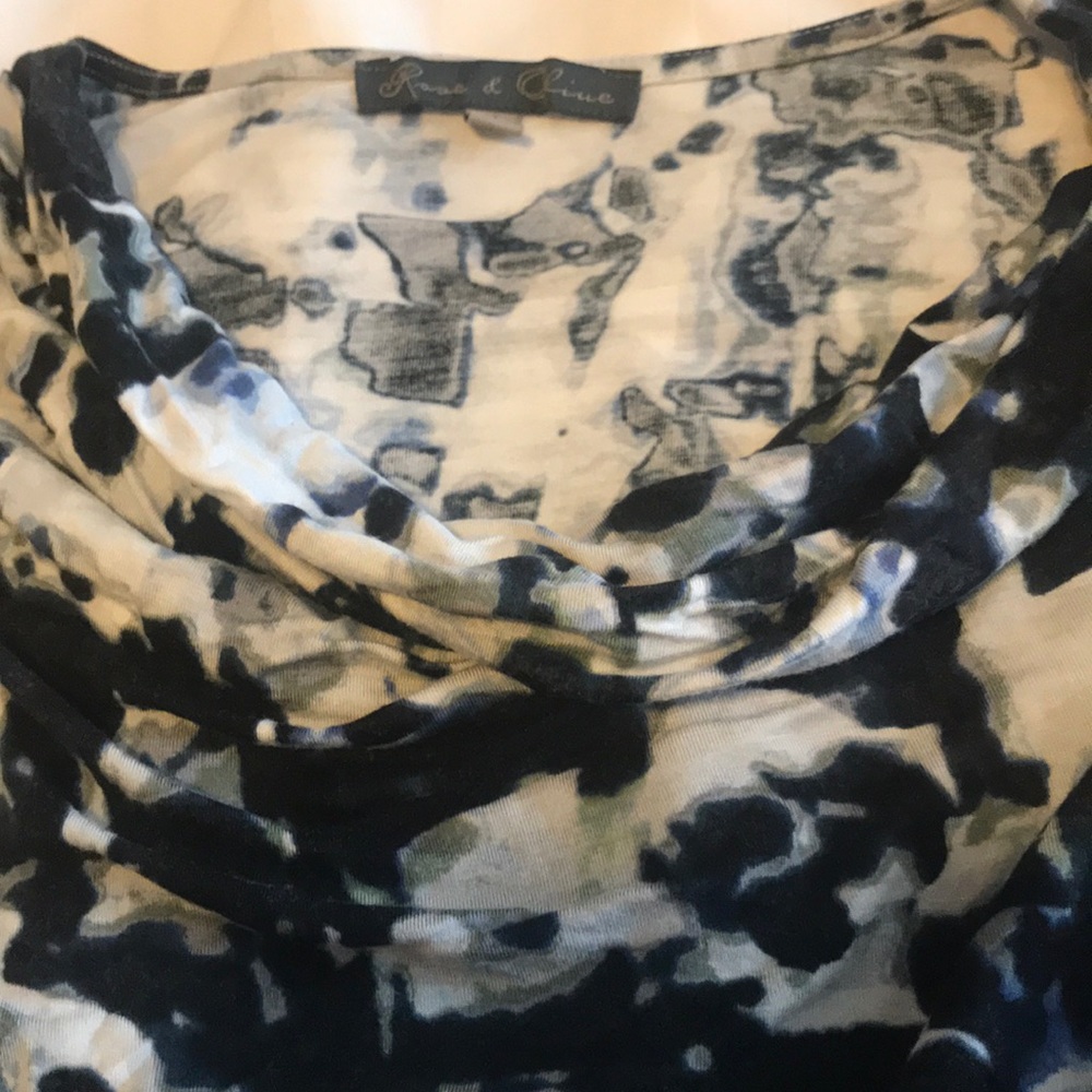 ROSE & OLIVE RUCHED TUNIC TOP - Picture 2 of 3